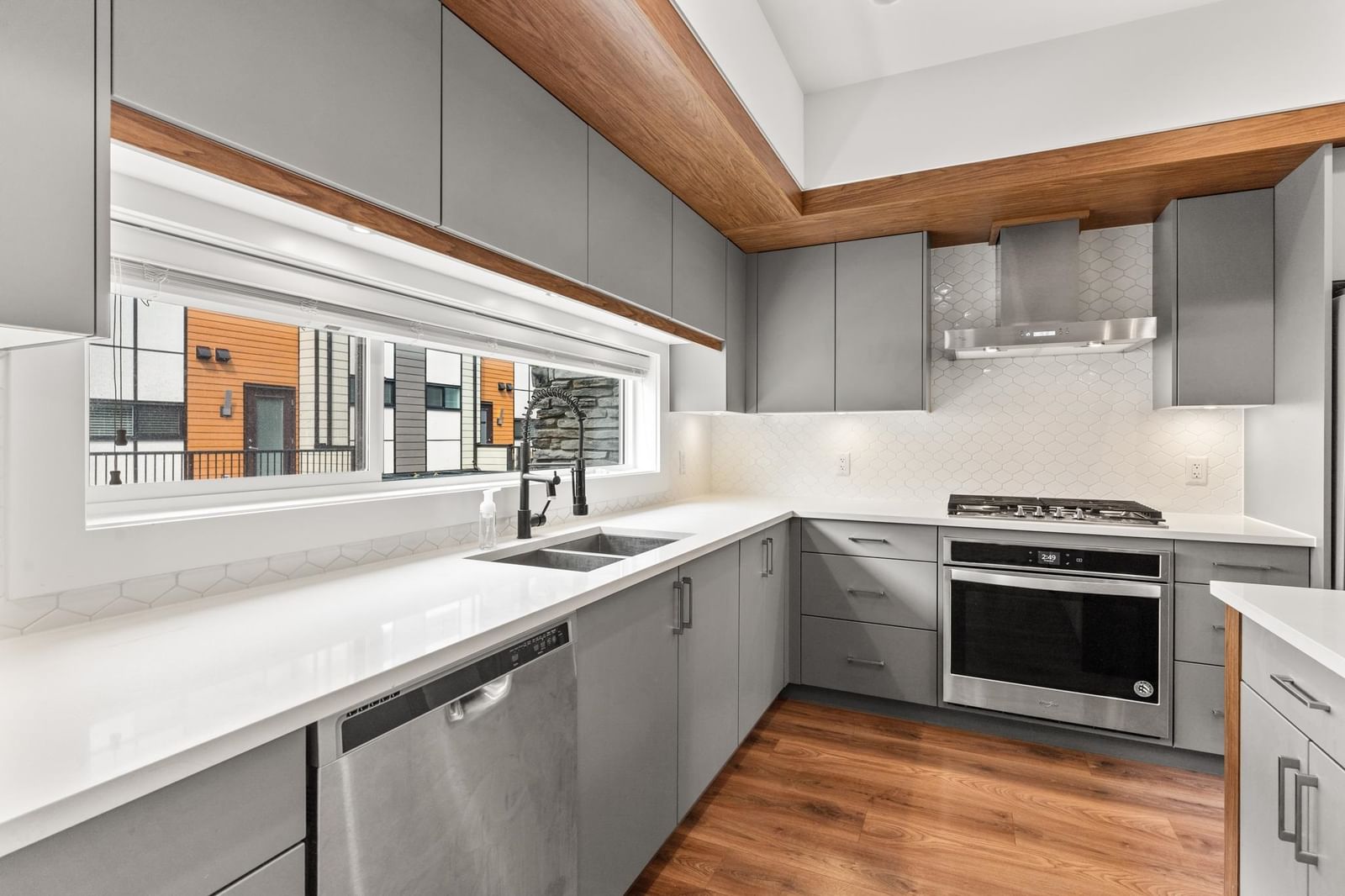 Listing Image 12