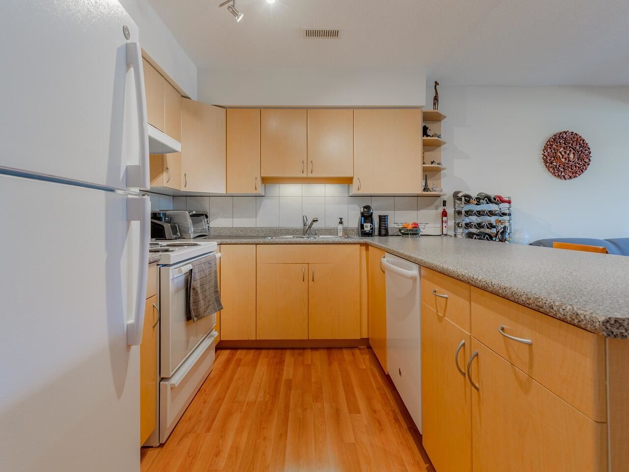 Listing Image 17