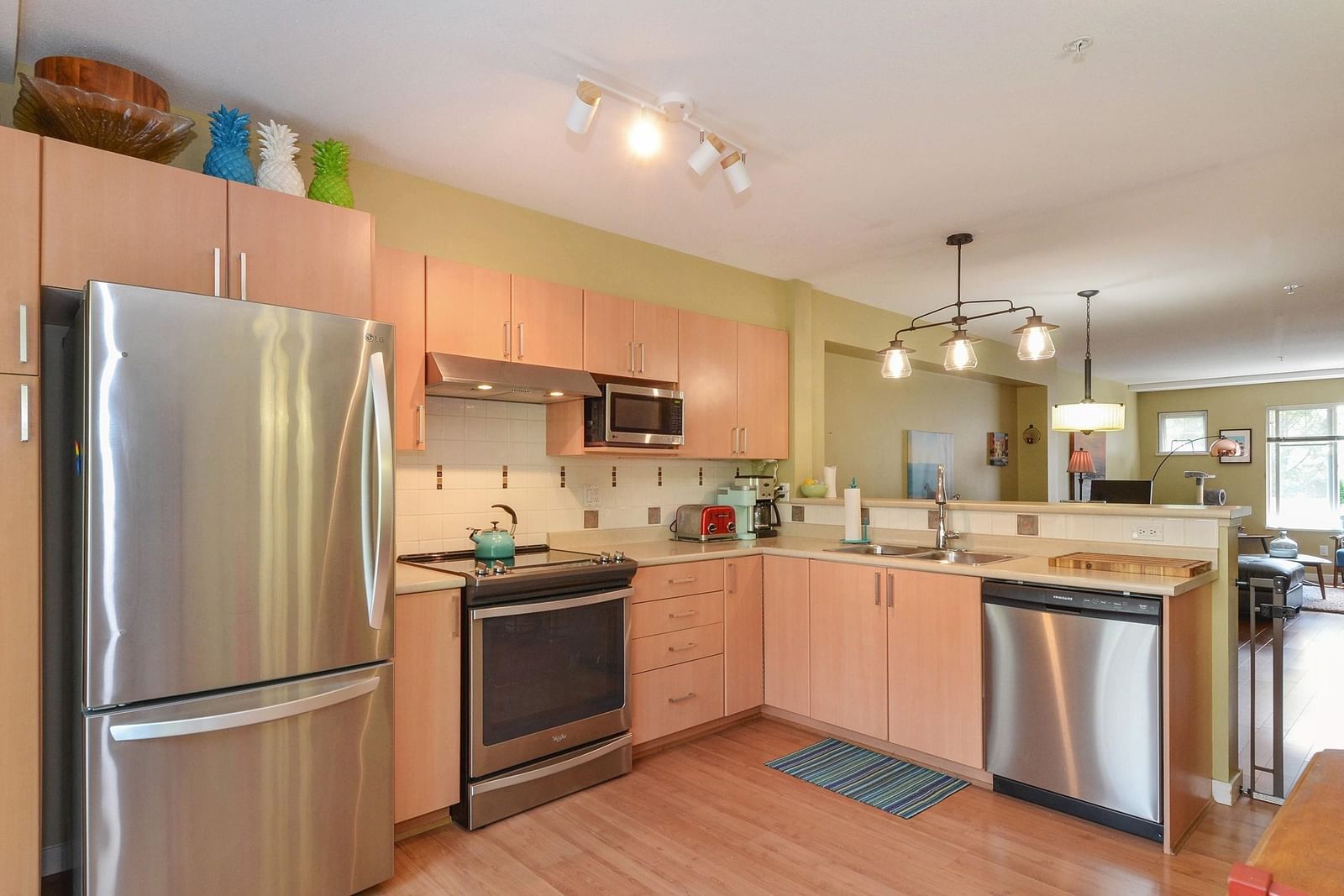 Listing Image 11