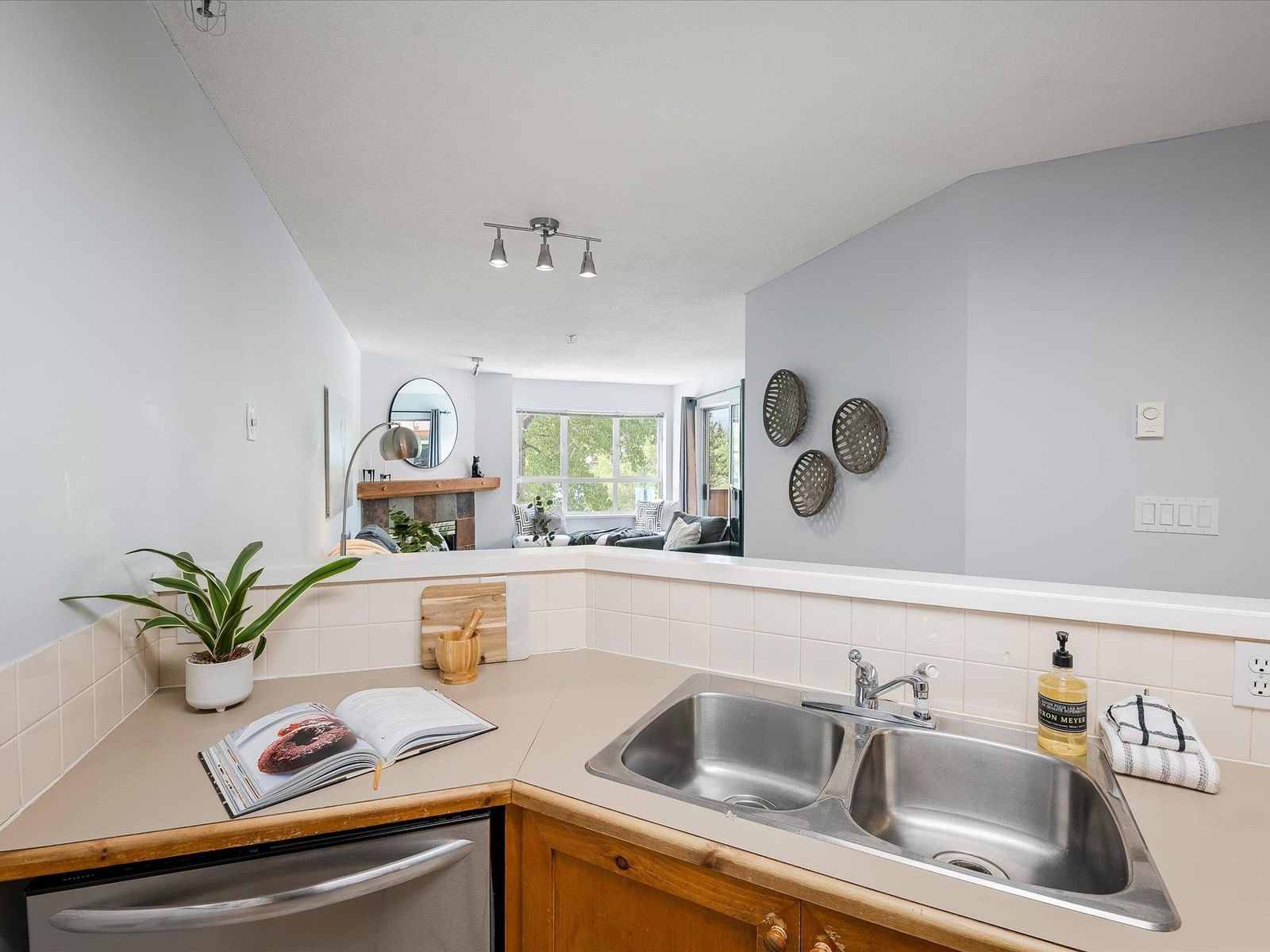 Listing Image 14