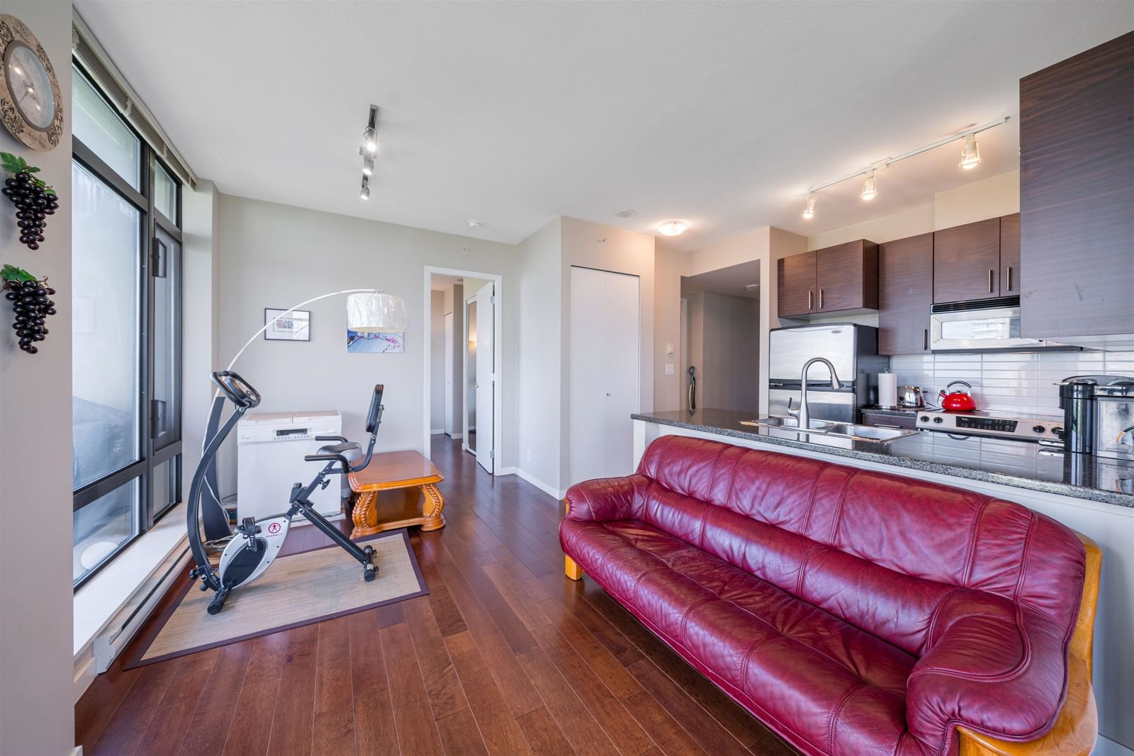 Listing Image 9