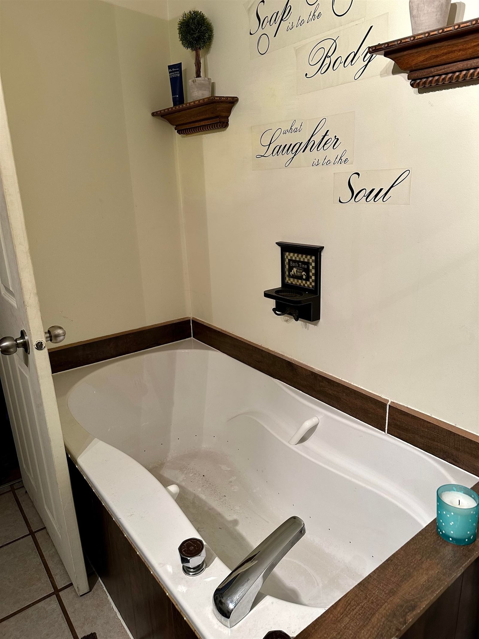 Listing Image 12