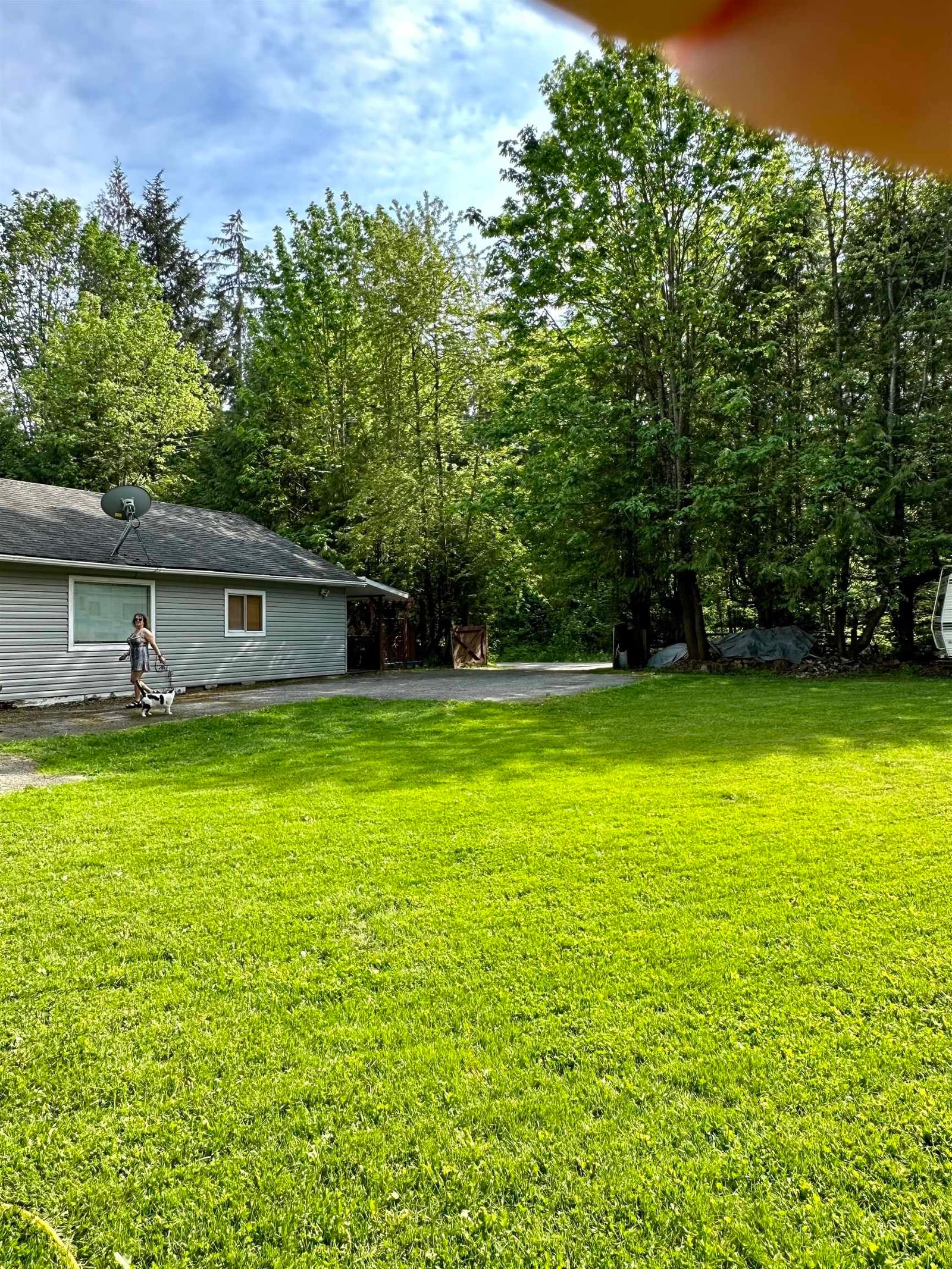 Listing Image 6
