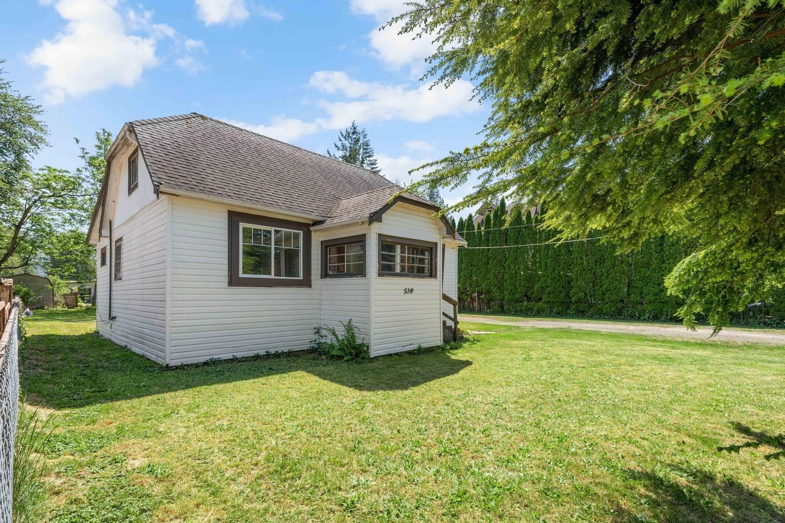 Listing Image 11