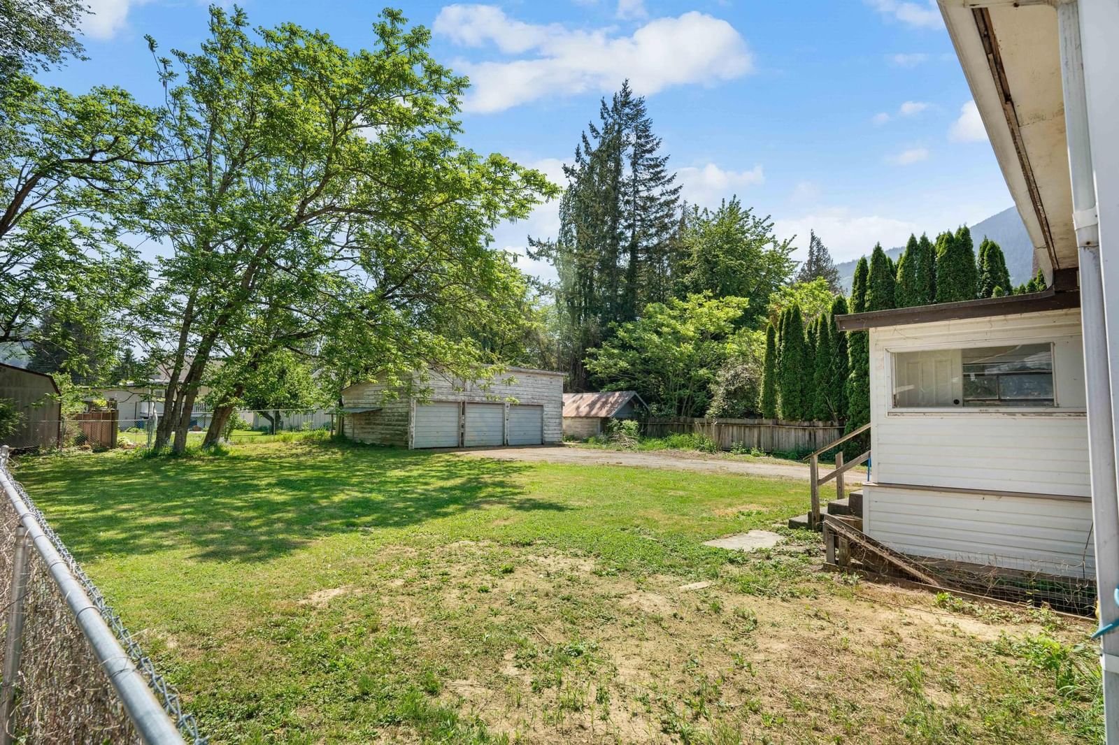 Listing Image 14