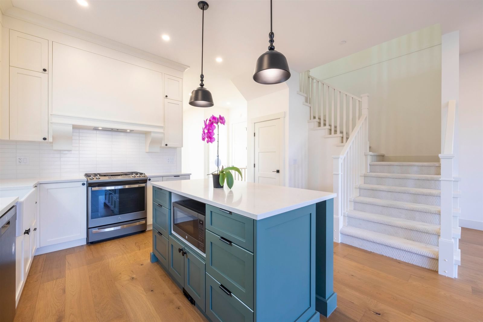 Listing Image 11