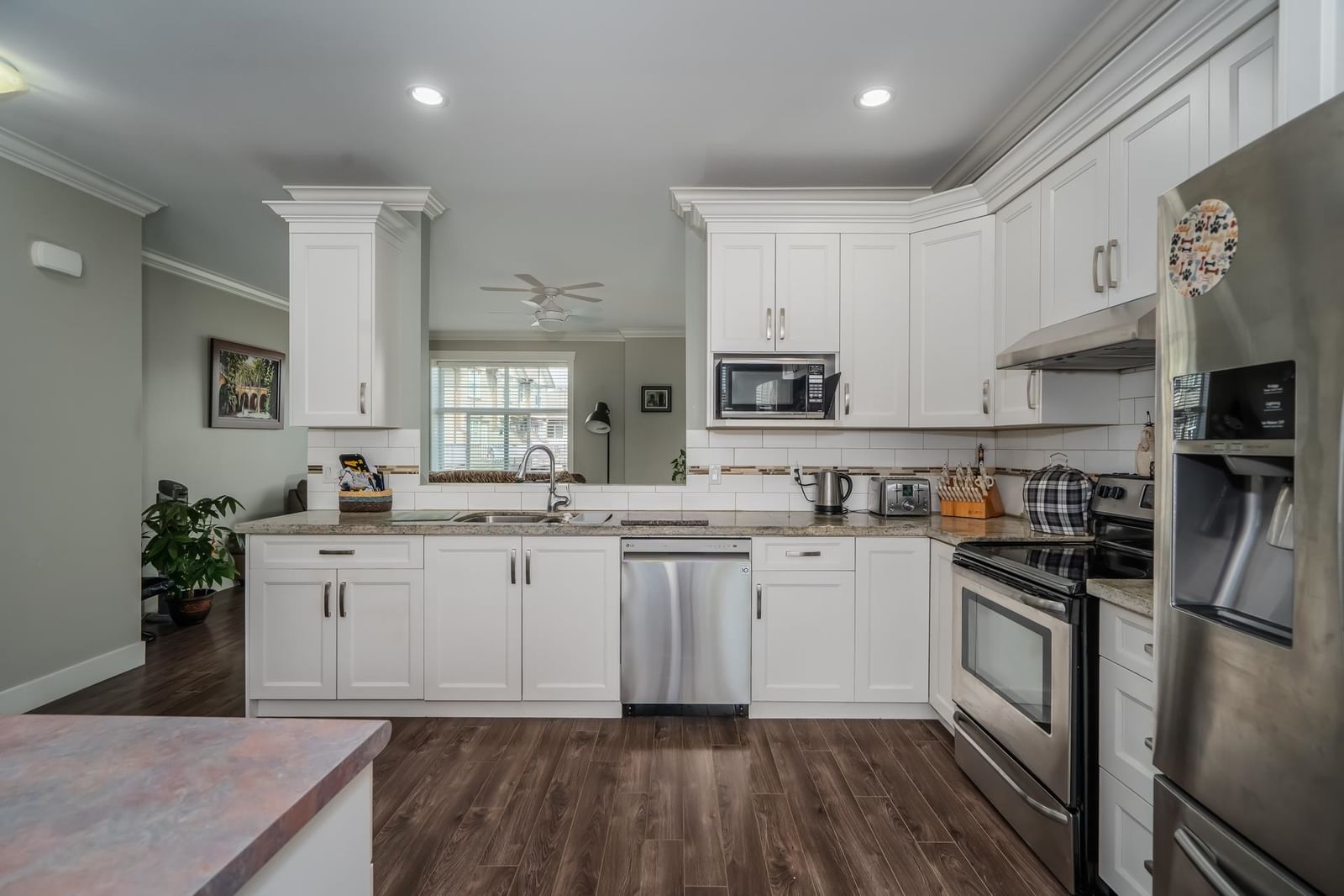 Listing Image 11