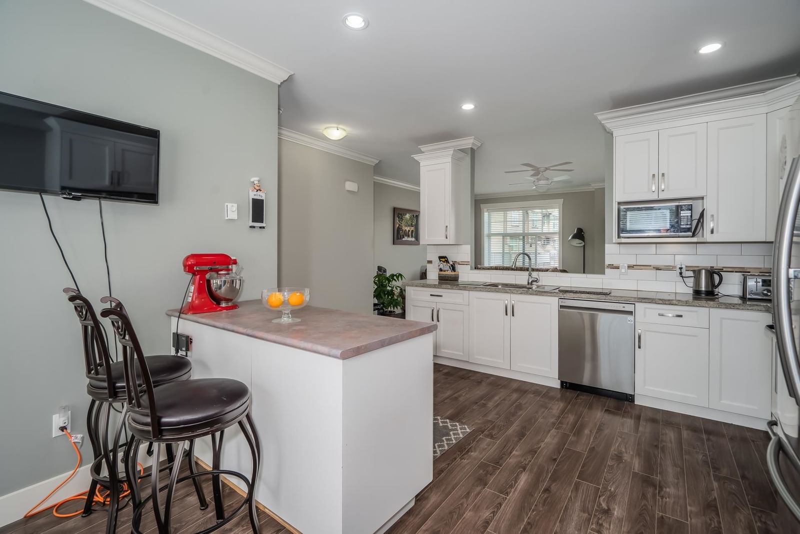 Listing Image 12