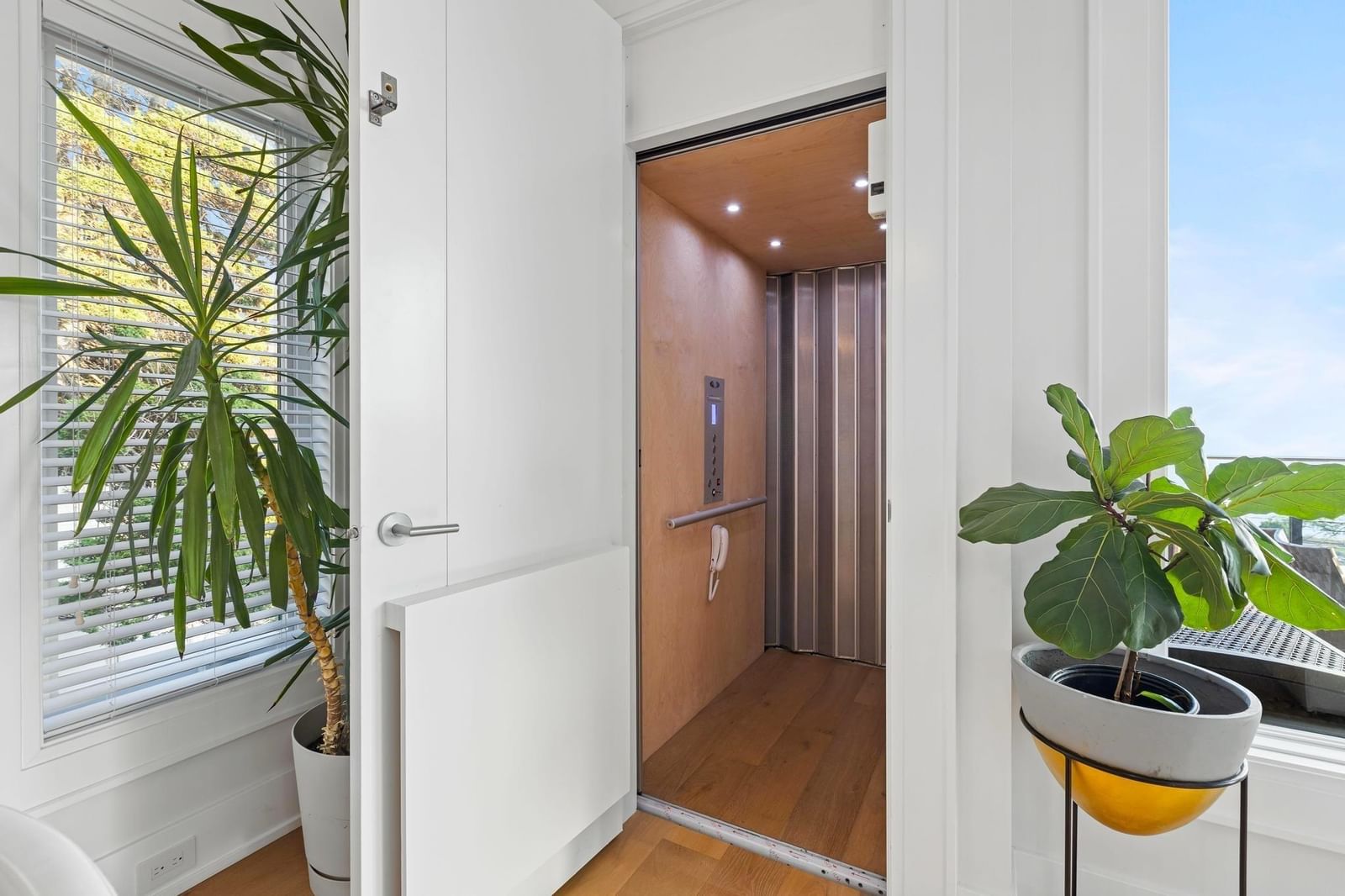 Listing Image 10