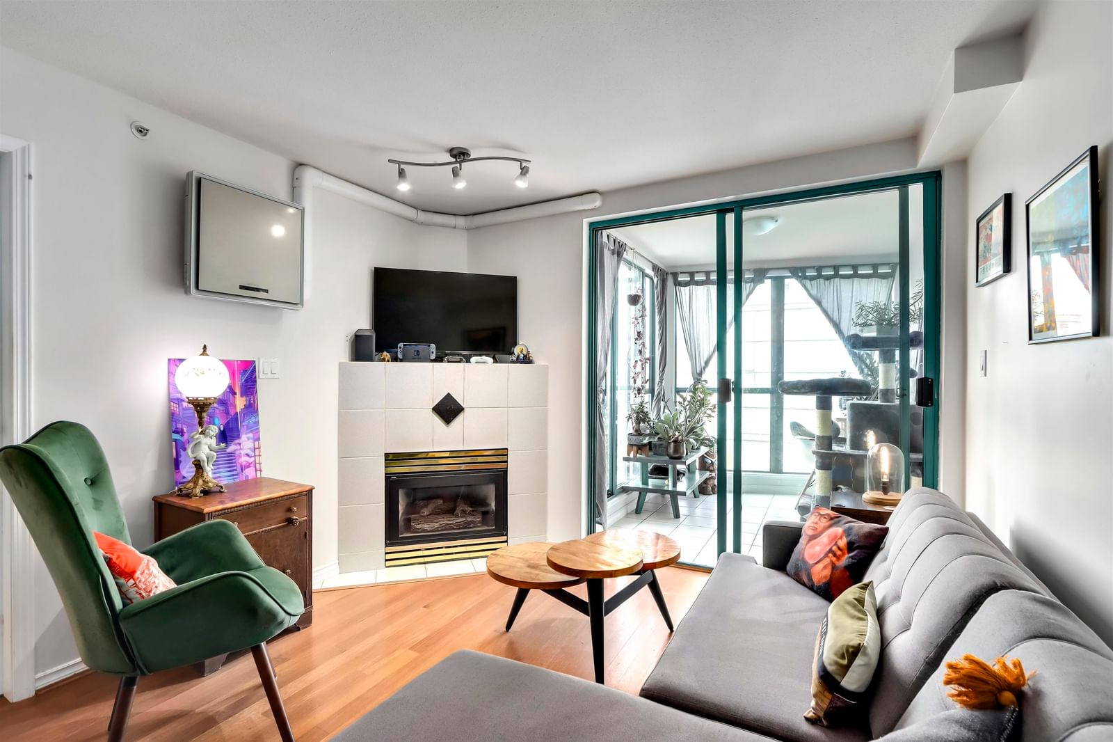 Listing Image 10