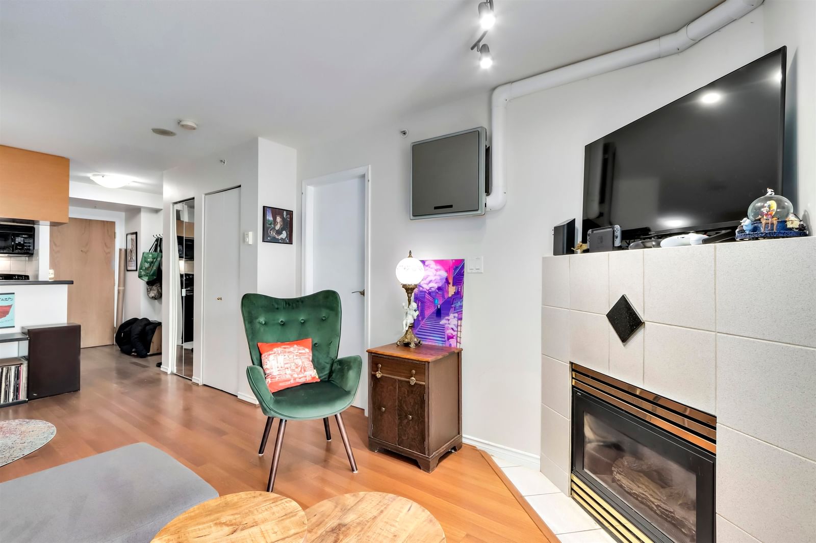 Listing Image 18