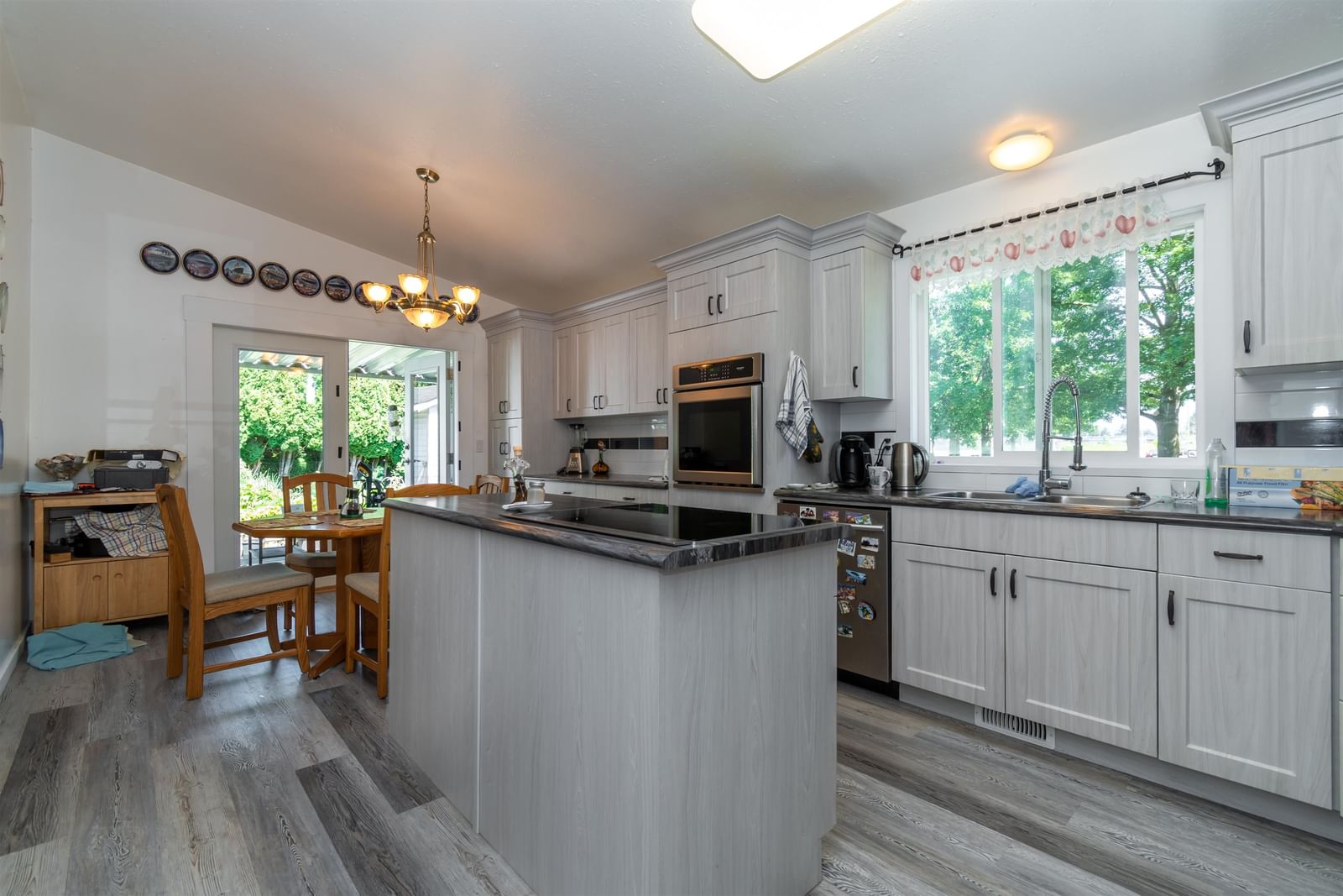 Listing Image 11