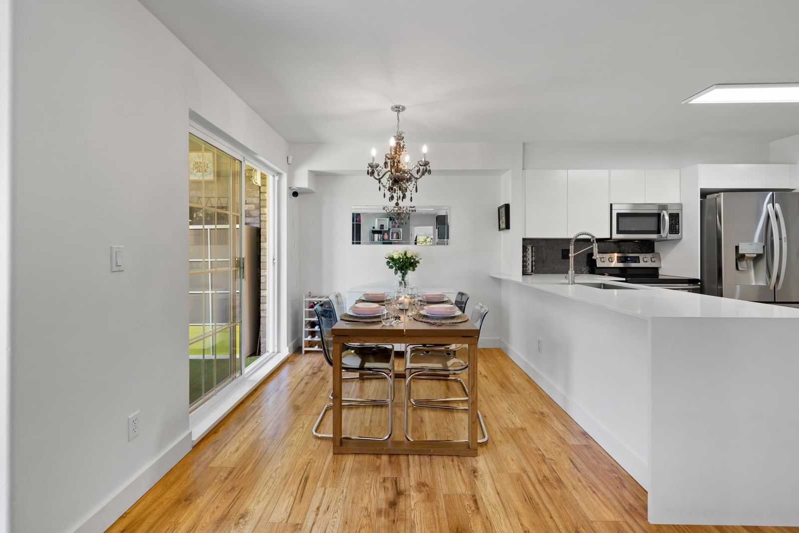 Listing Image 10