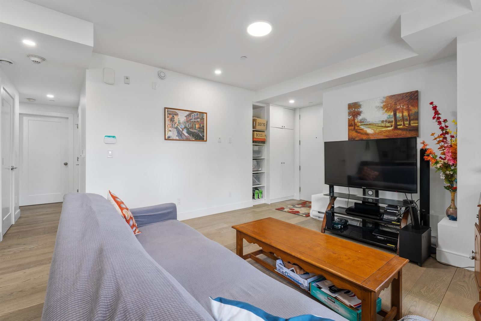 Listing Image 4