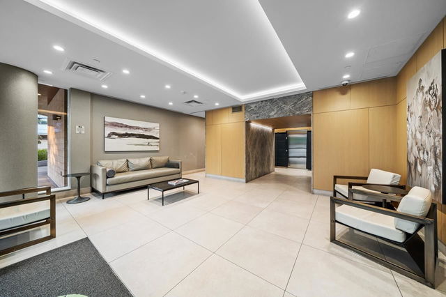 605 - 8238 Lord Street