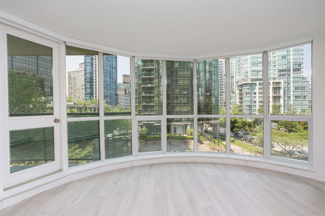 305 - 555 Jervis Street