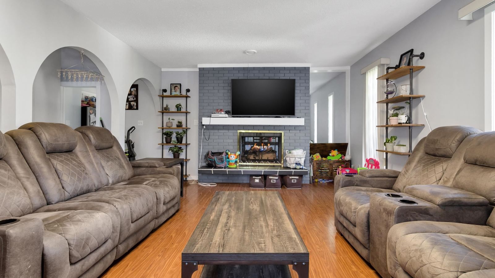 Listing Image 5