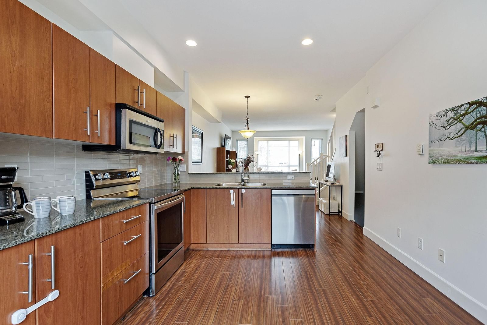 Listing Image 10