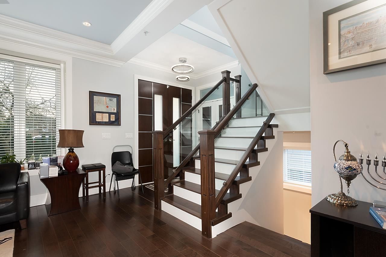 Listing Image 11