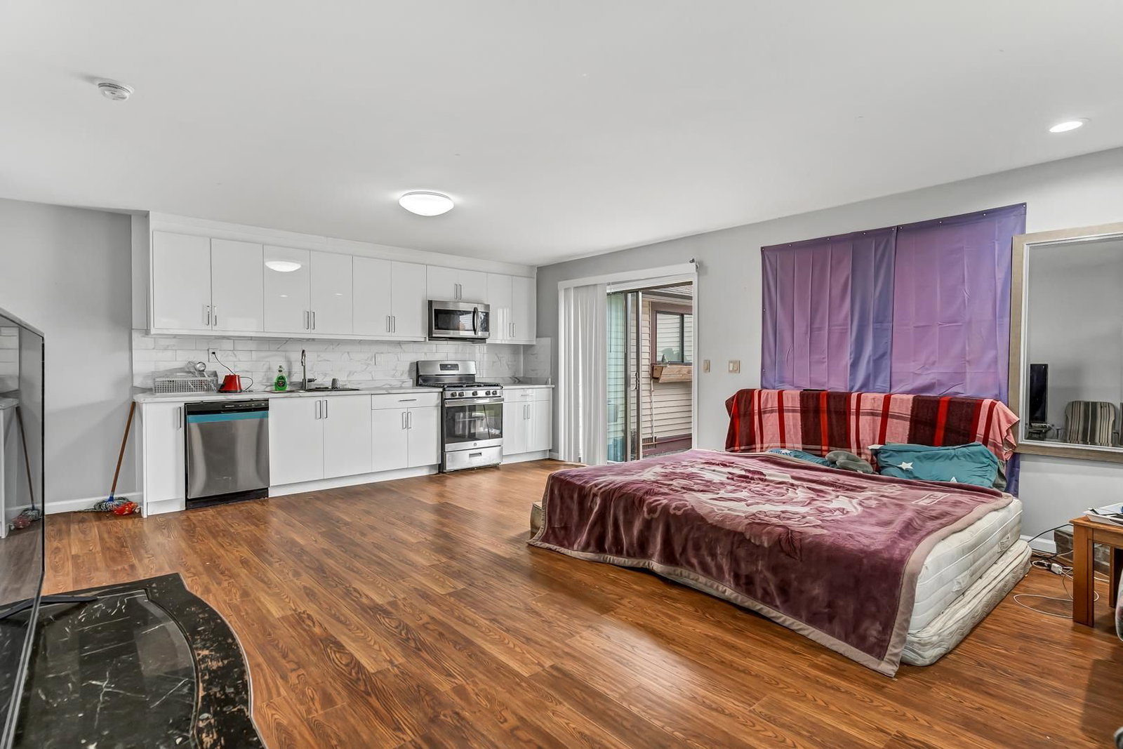Listing Image 19