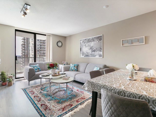 906 - 2979 Glen Drive