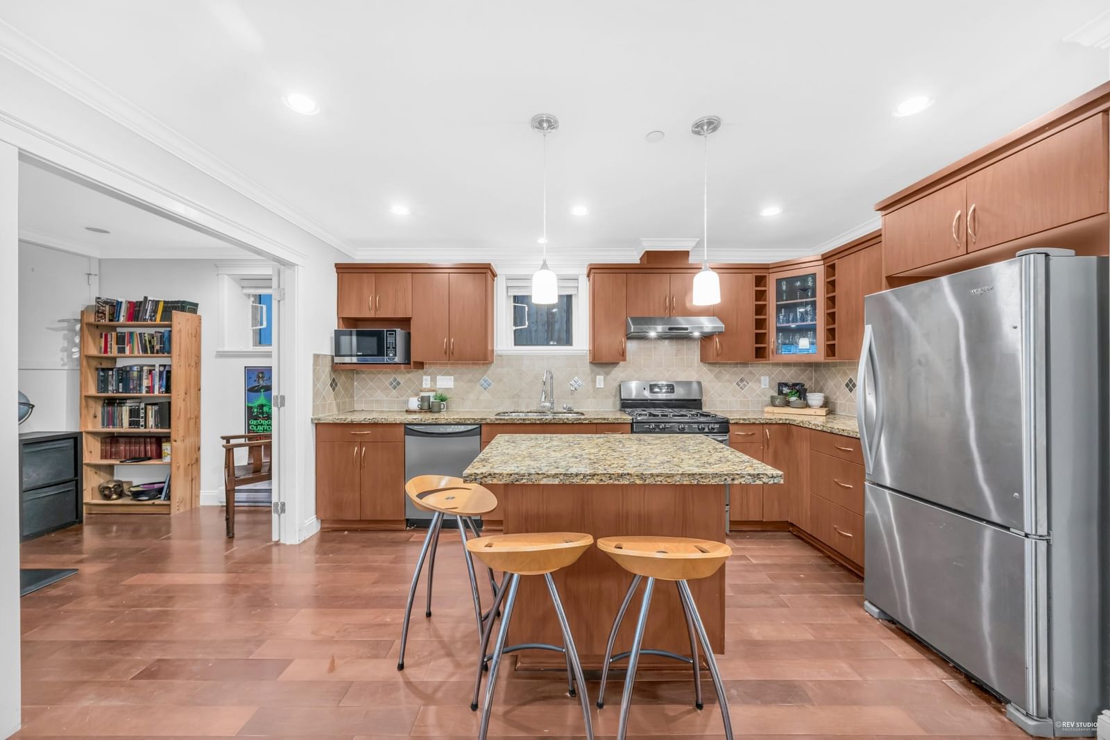 Listing Image 11