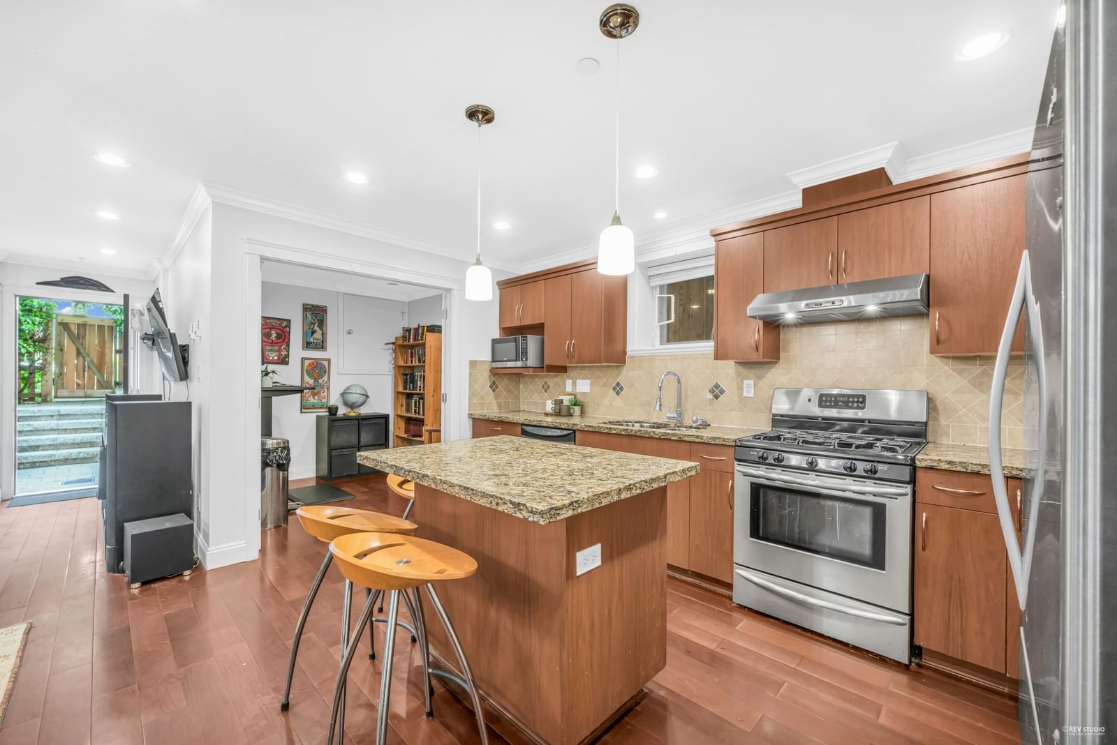 Listing Image 16