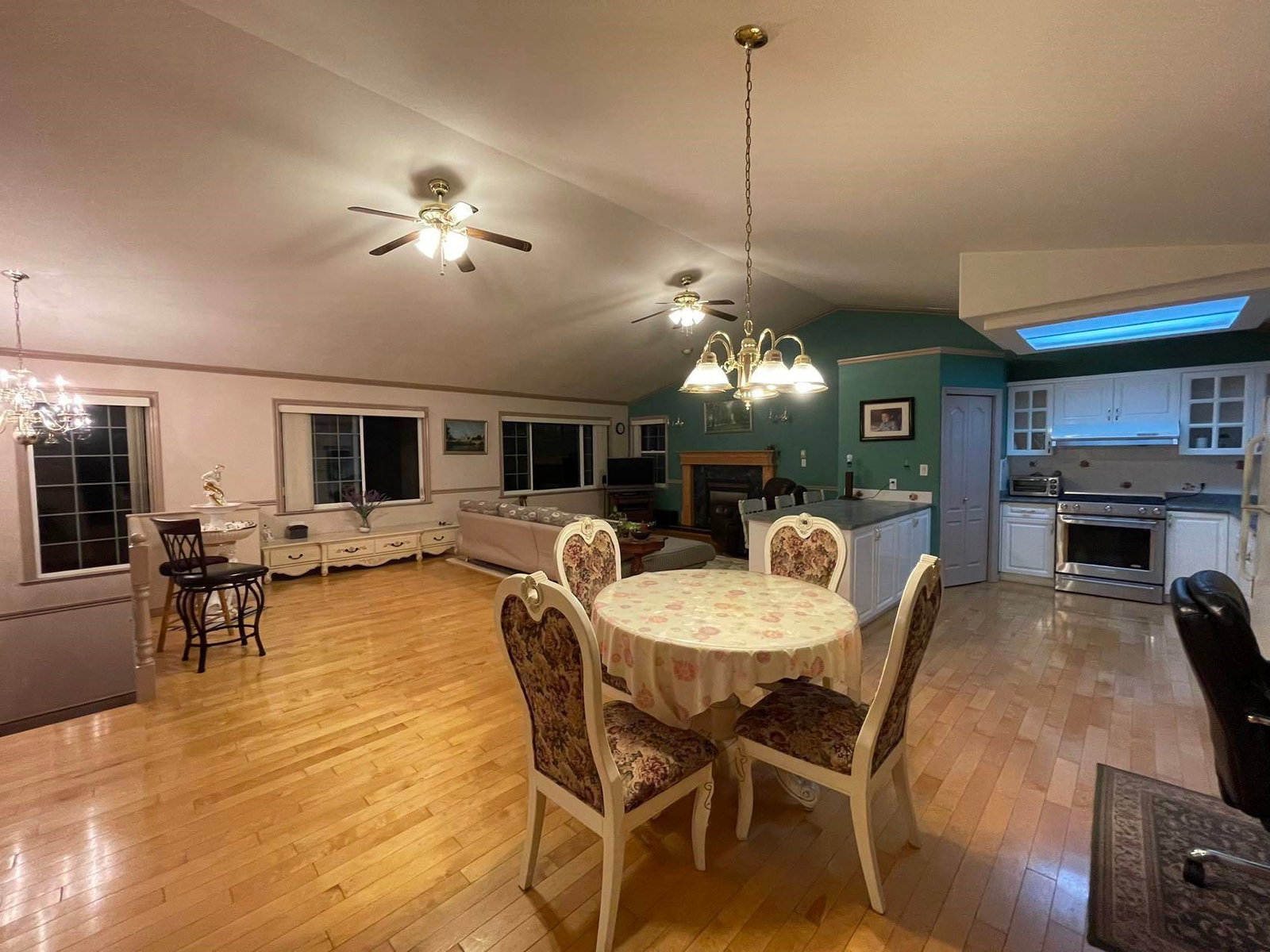 Listing Image 3