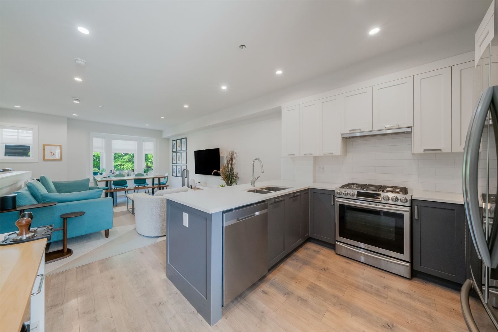 Listing Image 11