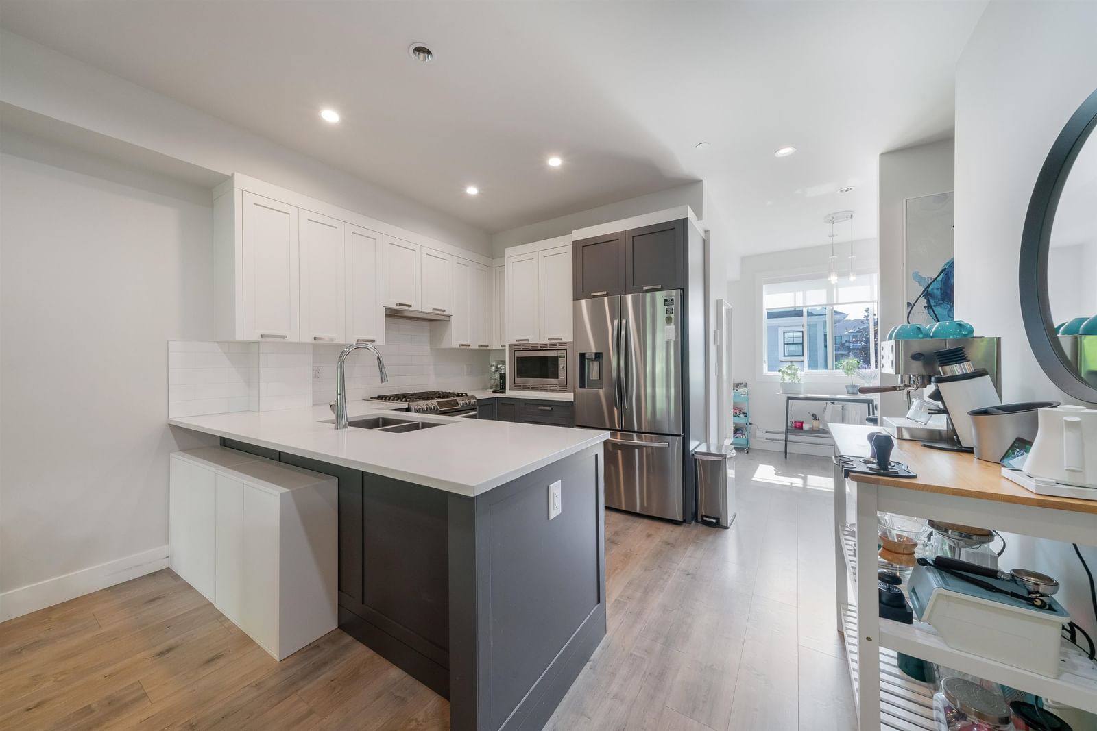 Listing Image 9
