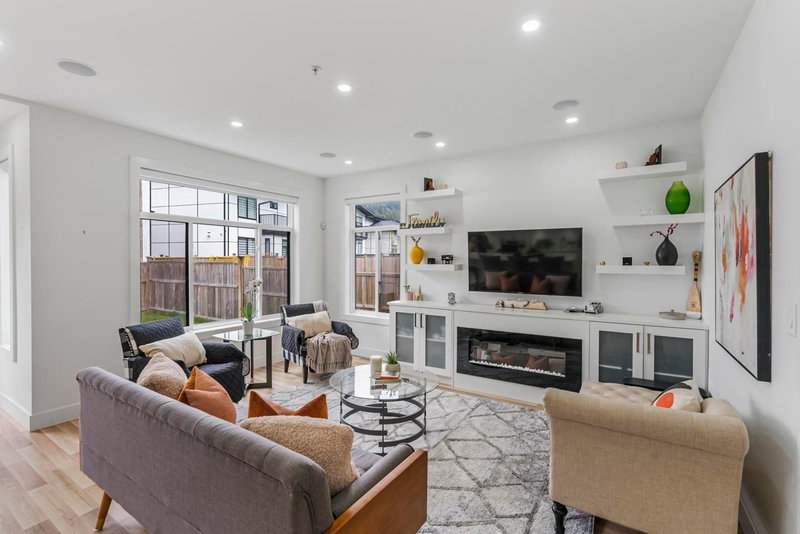 36689 Dianne Brook Avenue, Abbotsford, V3G 2L1 | Image 3