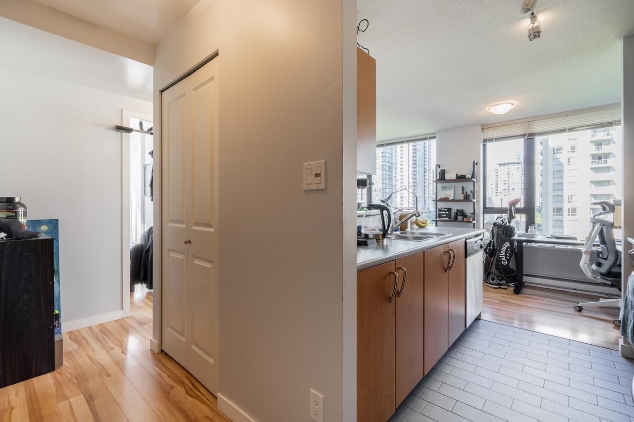 Listing Image 6