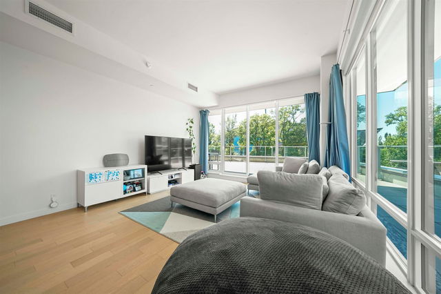 207 - 6622 Pearson Way