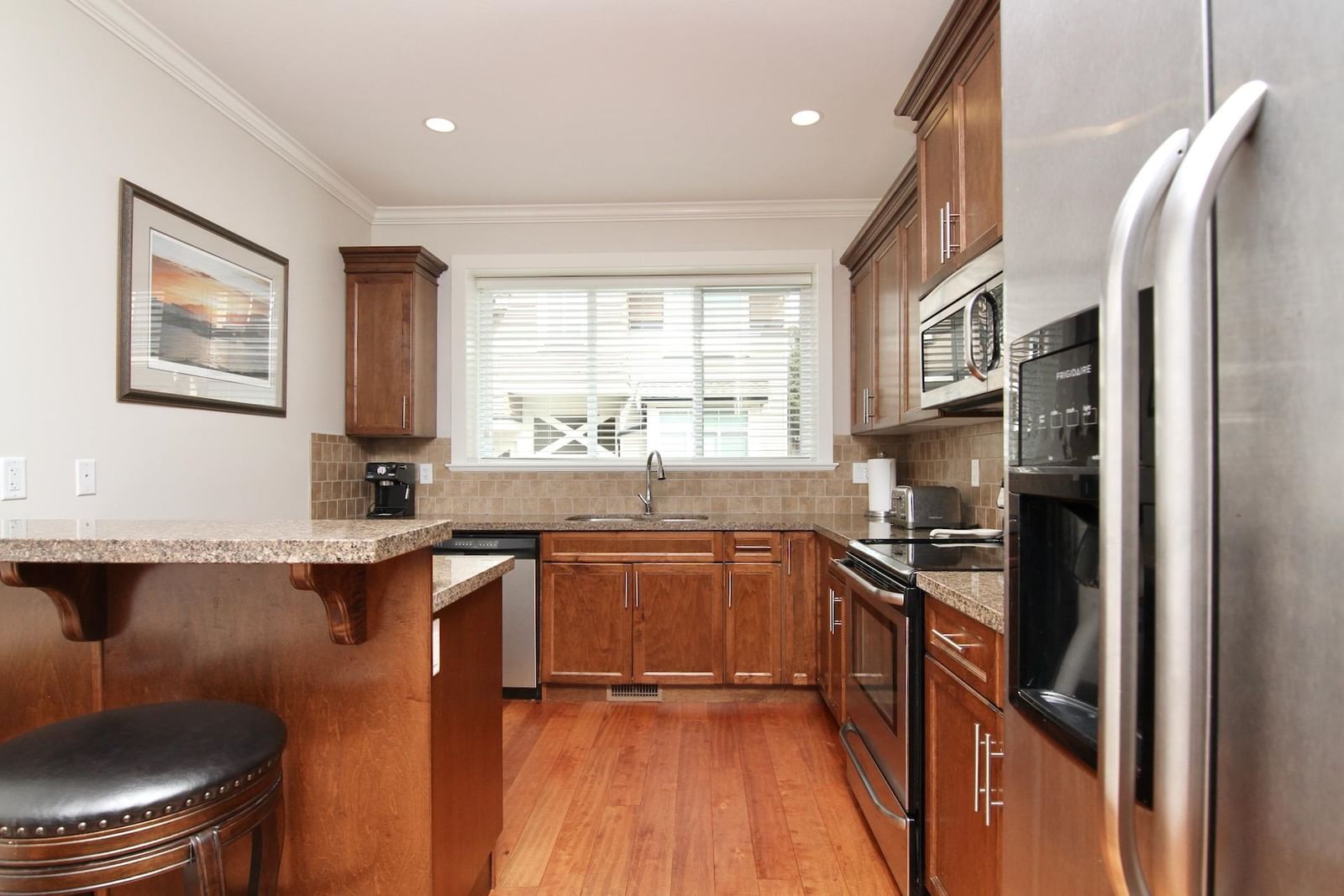Listing Image 8