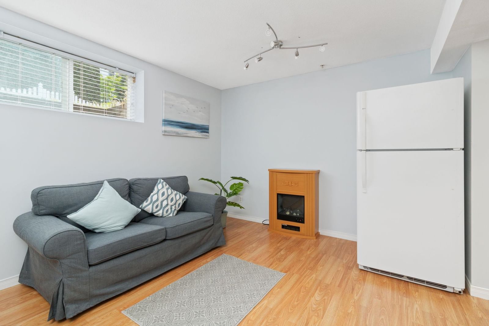 Listing Image 16