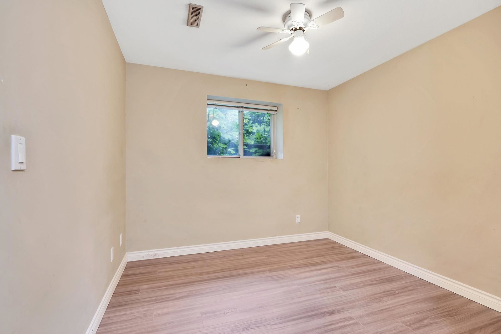 Listing Image 30
