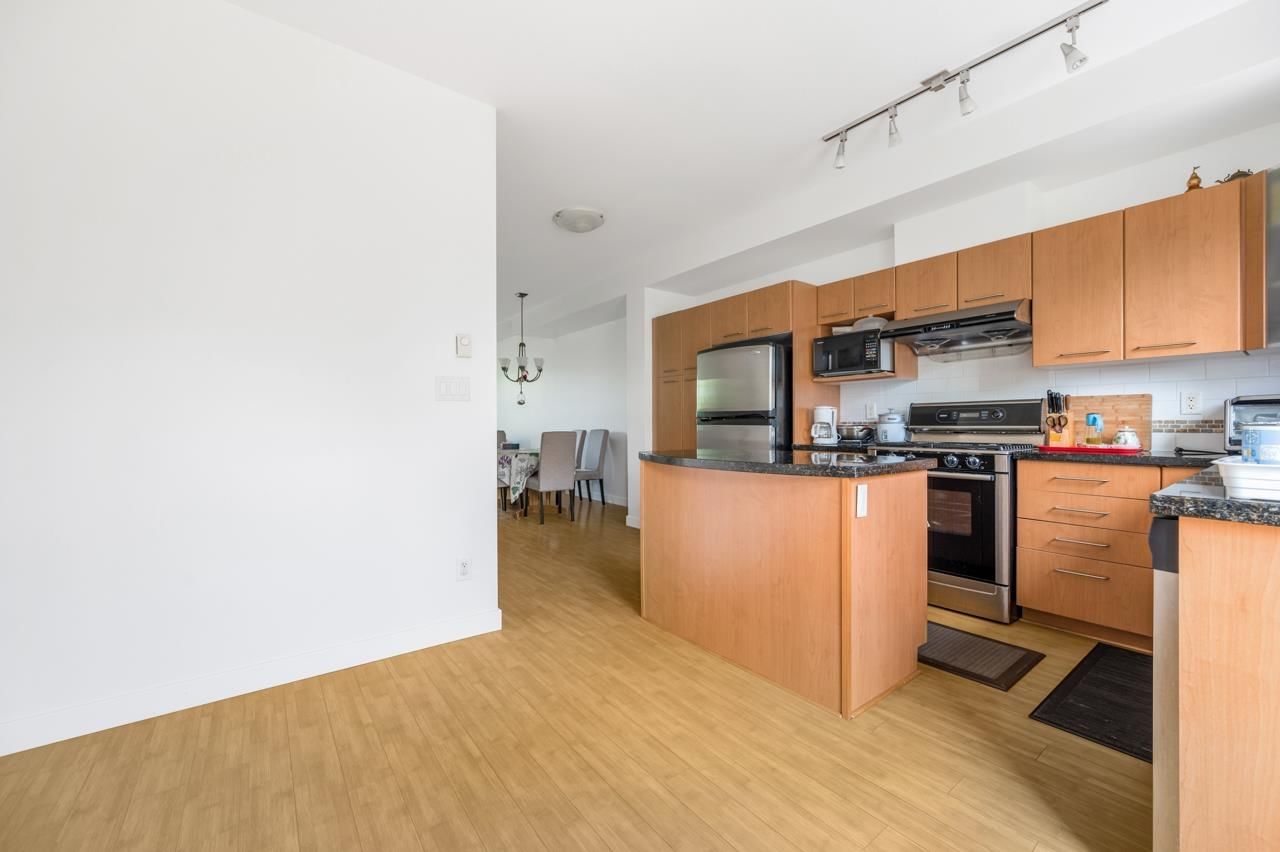 Listing Image 4