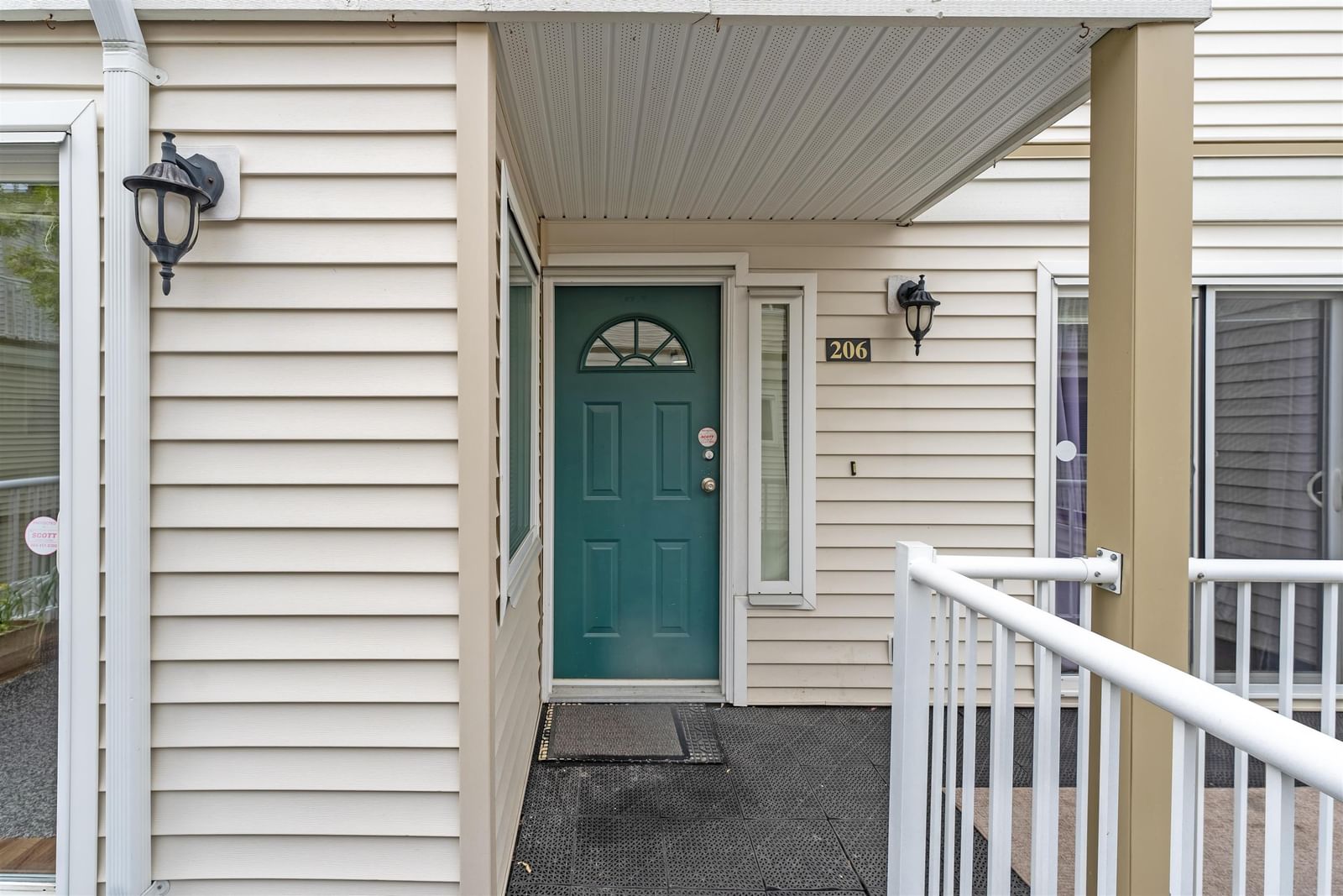 Listing Image 4