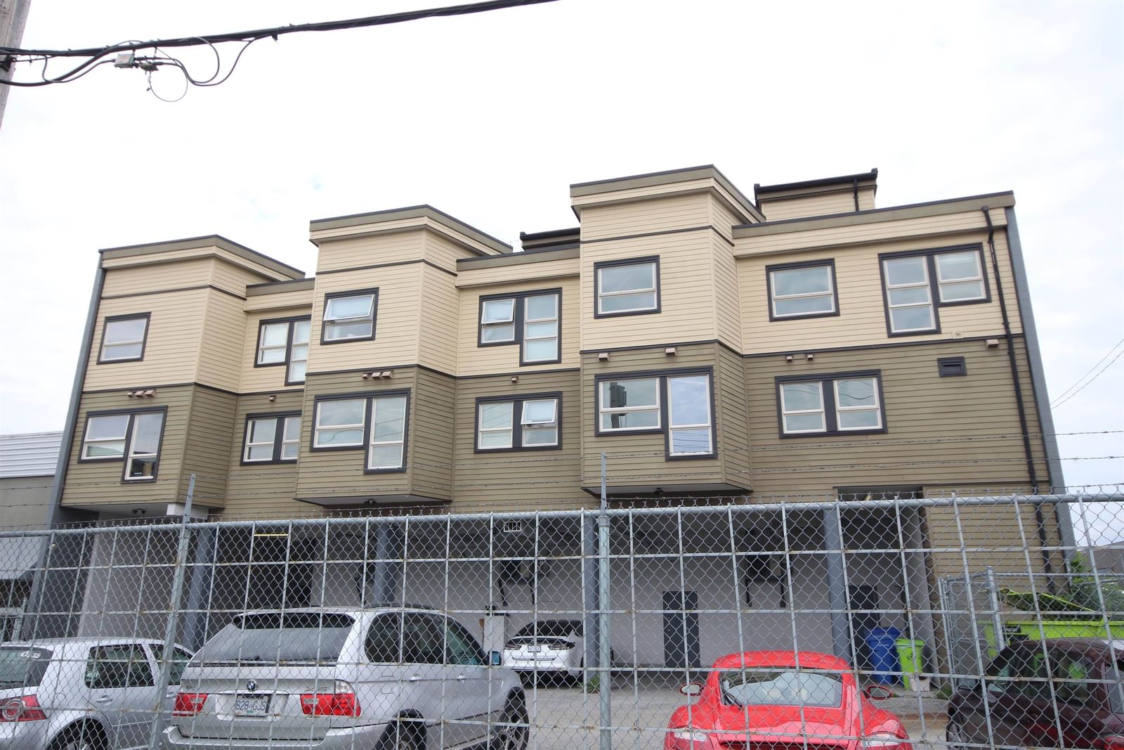 Listing Image 5