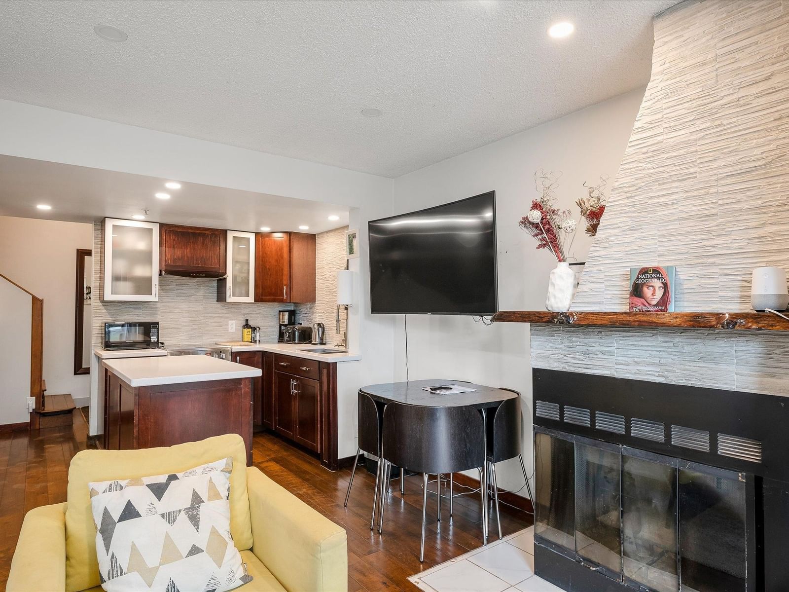 Listing Image 10