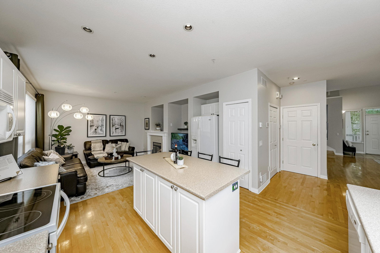 Listing Image 14