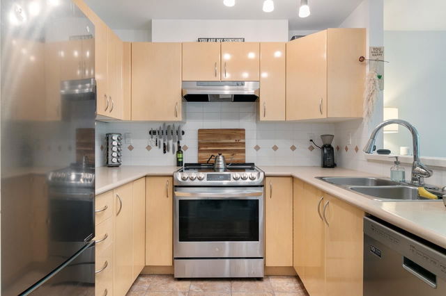 301 - 3083 4th Avenue