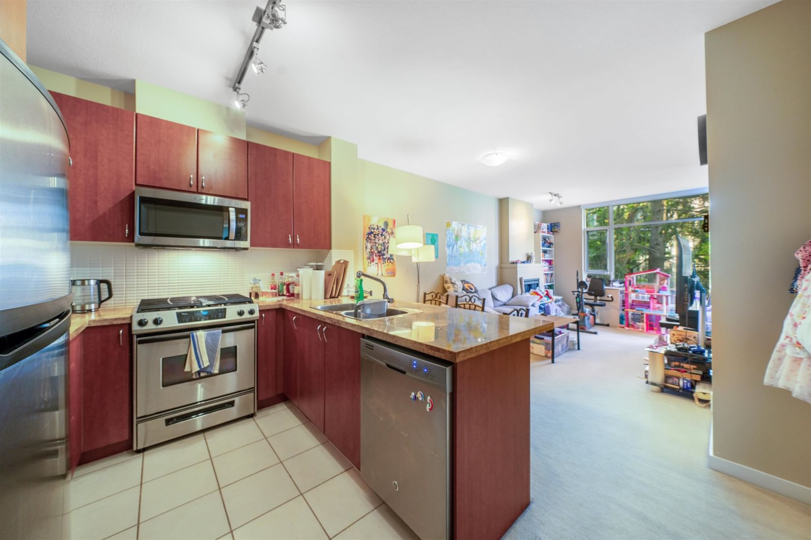 Listing Image 4