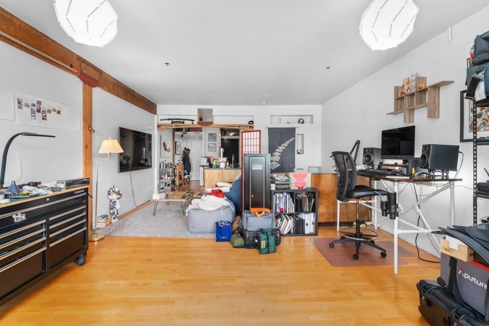 Listing Image 8