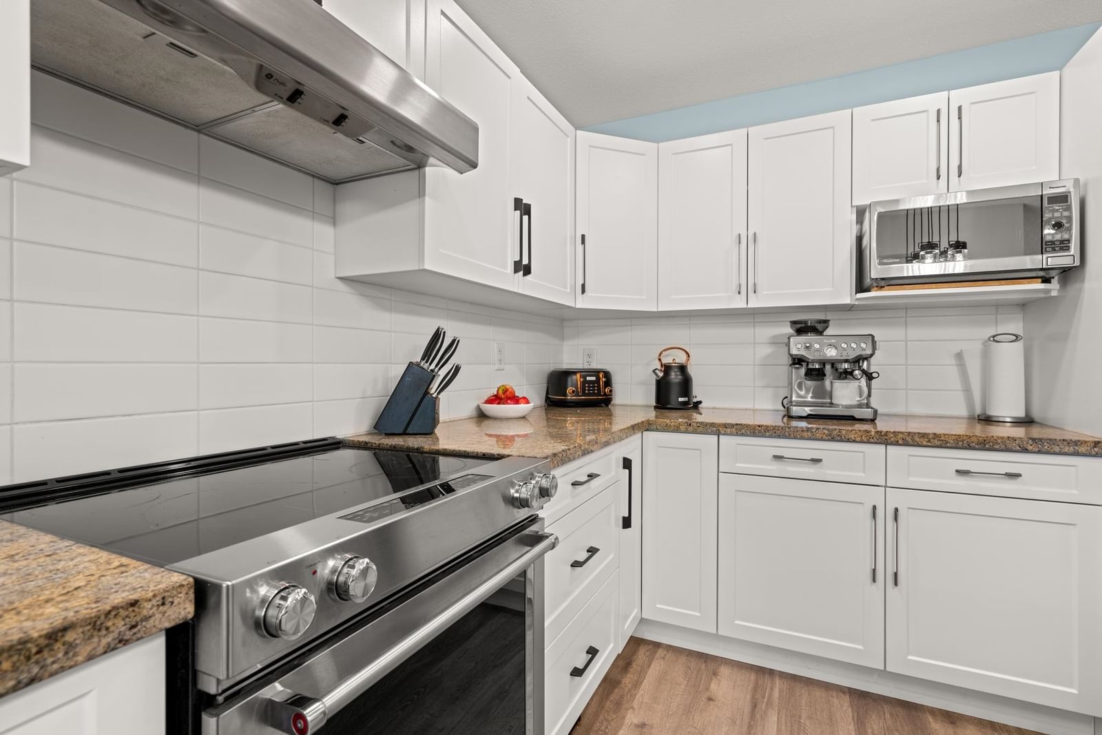Listing Image 15