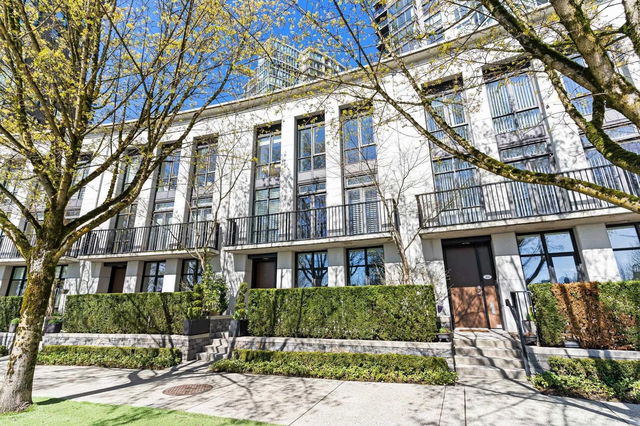 505 Beach Crescent