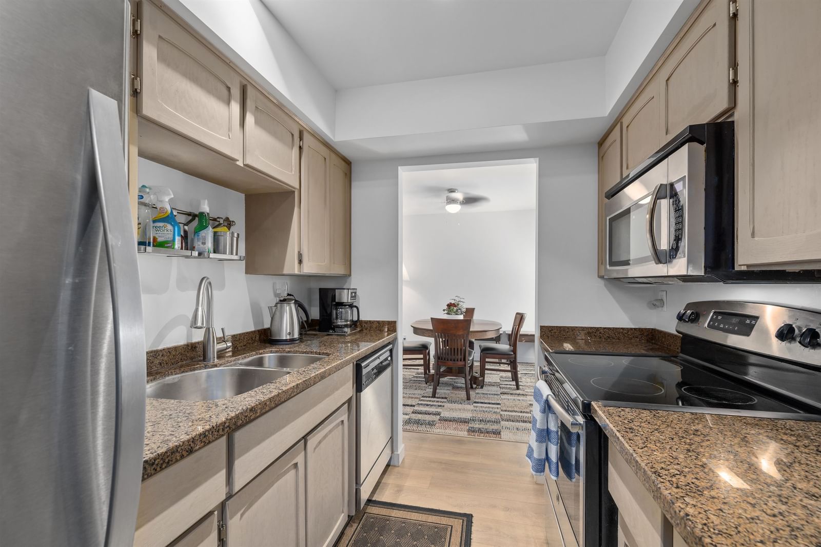 Listing Image 12
