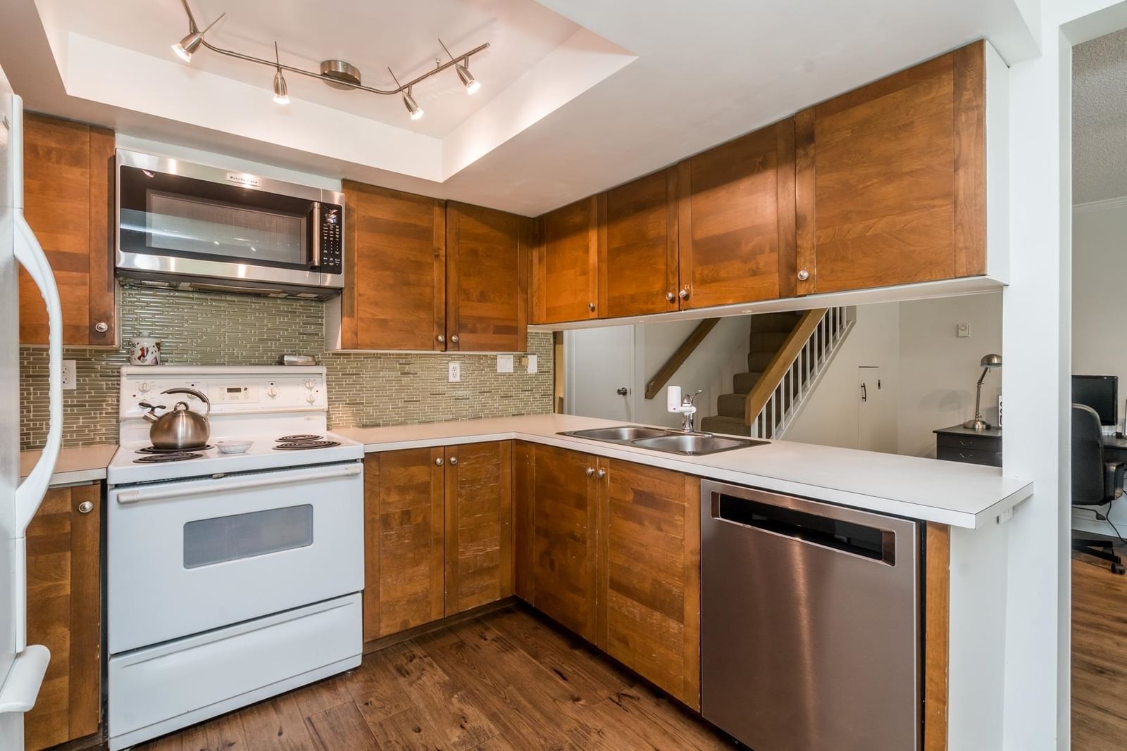 Listing Image 12