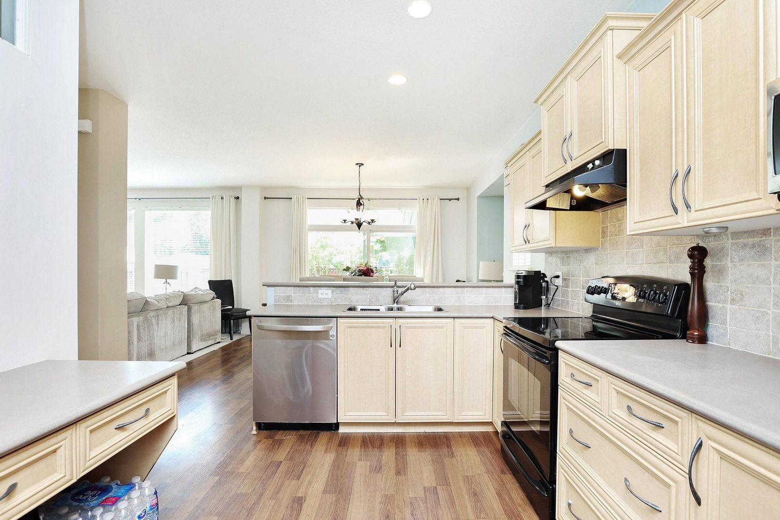 Listing Image 11