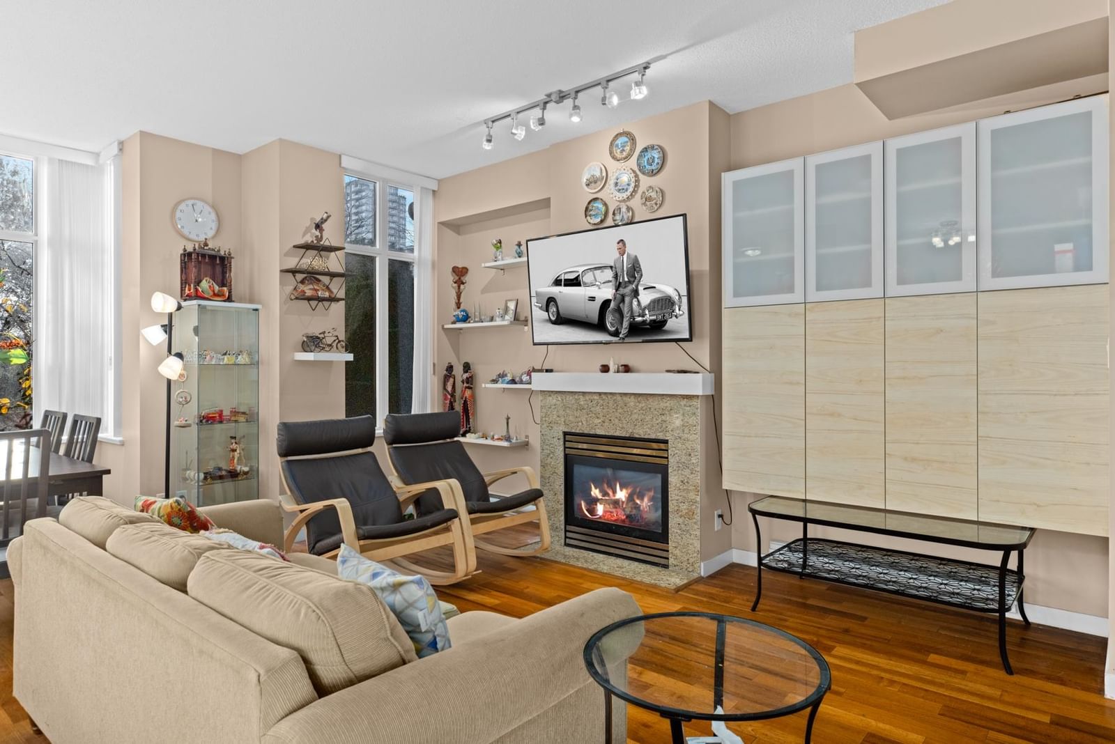 Listing Image 5